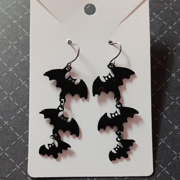 Halloween Gothic Black Bat Dangle Drop Earrings New! - Picture 1 of 2